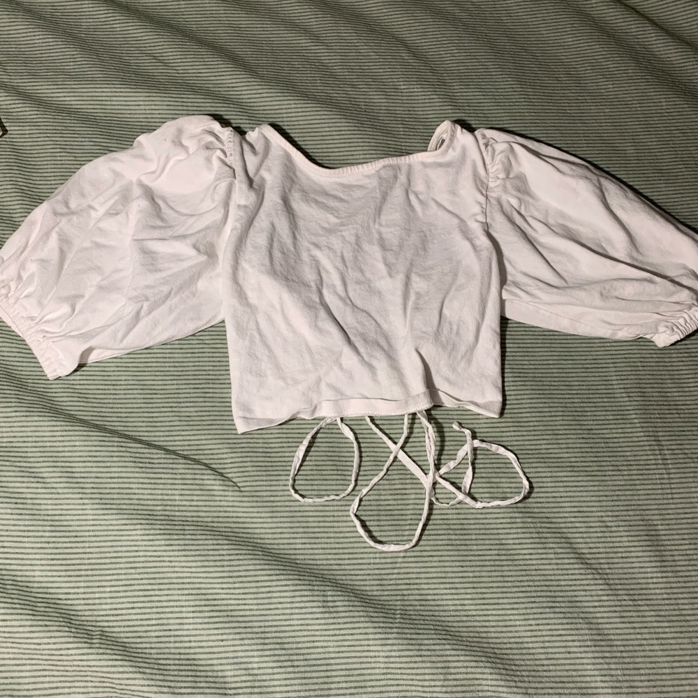 Strappy tie- back cropped top with puff sleeves